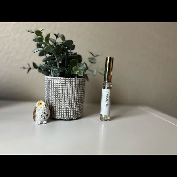 Lipsense Ooops remover - Picture 2 of 5